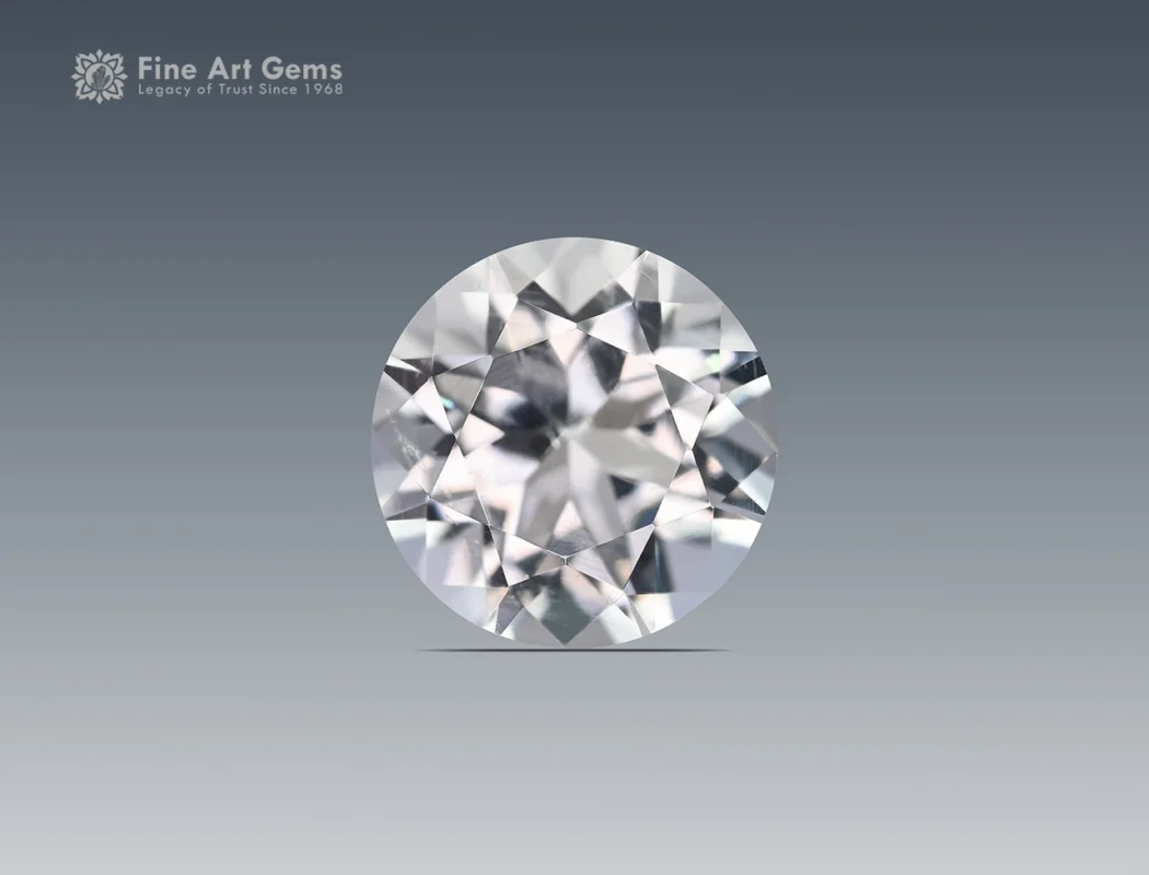 Round cut natural quartz gemstone 3.15 carat, white color, untreated, Pakistan